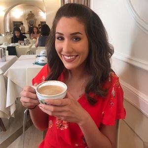 Meet your Posher, Elizabeth